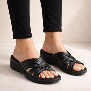 BareTraps Jolan Modern Minimalist Comfort Wedge Sandals 8.5M